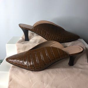 Club Monaco Nahdine Mules In Honey colouring NEW!!